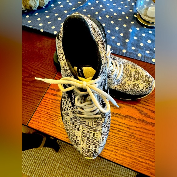 Brooks Shoes - Brooks Adrenaline 21